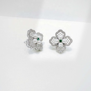 Pendientes de plata 925 con baño de oro, piedras preciosas, hipoalergénicos, elegantes, con diseño de trébol, a la moda. - Product Image 4