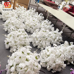 Nouvelle Boule de Fleurs Artificielles Blanches Lisses de 60 cm pour Mariage, Composition Florale de Roses, Centre de Table pour Décoration de Mariage - Product Image 1