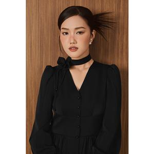 Chemise en soie de qualité supérieure avec motif d'orchidée, col en V élégant/féminin avec nœud décoratif ORCHID BLOOM - KA55 - Product Image 1