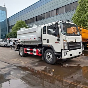 Camion d'aspiration des eaux usées Sinotruk Howo 4x2, camion-citerne à vide pour fosses septiques, camion de nettoyage des boues fécales de 8 m³ à vendre - Product Image 2