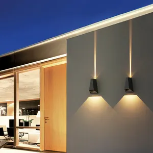 โคมไฟติดผนัง LED ชิปสดใสลูเมนสูงโคมไฟติดผนังสามเหลี่ยมพร้อม 2x5w Ac100-265v จัดส่งฟรี