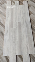 Texture de bois massif, carreaux en céramique, aspect bois, pour la maison