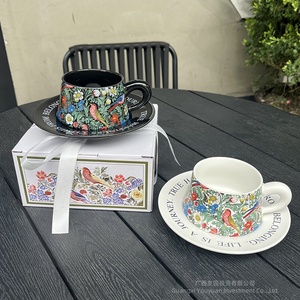 Service de table vintage au design floral et d'oiseaux en aquarelle, style médiéval, pour le thé de l'après-midi - Tasse à café avec soucoupe et coffret cadeau - Product Image 6