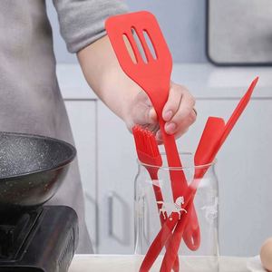 Juego de 5 Espátulas de Cocina para el Hogar y la Cocina, Resistentes al Calor, de Silicona, con Mangos de Madera y Plástico - Product Image 6