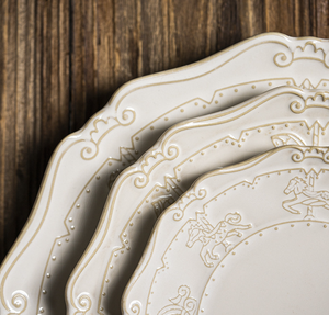 Service de table personnalisé en porcelaine gaufrée Carrousel, assiettes, bols et tasses en céramique durables pour la vente en ligne et les cadeaux - Product Image 2