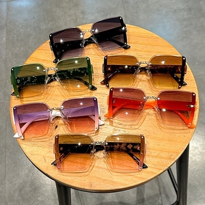 Gafas de Sol Polarizadas con Gradiente, Sin Montura, Extra Grandes, Casuales, de Moda Z113 para Hombre y Mujer - Product Image 1