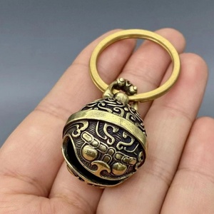 Portachiavi con Campana in Ottone Portafortuna Stile Feng Shui Cinese, Monete d'Oro, Monete dei Cinque Imperatori Retrò, Cordino per Telefono, Campane Taotie, Regali - Product Image 1