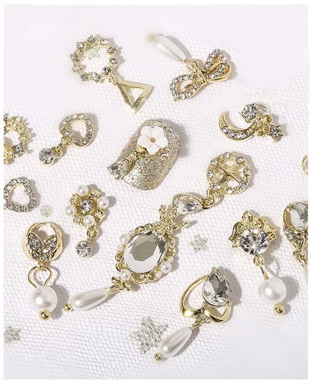Fabrik Großhandel Little Flower Pearl Star Moon Liebe Anhänger Nail Art Dekoration Diamant legierung Imitation Zirkon Nagel Strass