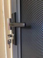 Services de traitement anti-regard indiscret pour portes et fenêtres perforées unidirectionnelles de qualité supérieure en Australie, maille extérieure X-Guard hautement résistante à la corrosion