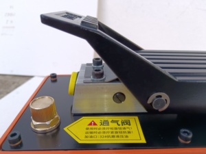 ปั๊มลมไฮดรอลิกเดี่ยว Deeleap PAS14 อลูมิเนียม 10000 psi ควบคุมอัตราการไหลของน้ำมัน สำหรับเครื่องยก 1.6 ลิตร - Product Image 2