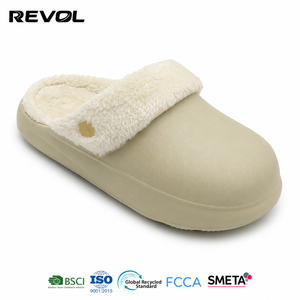 Sabots d'hiver en fourrure à bout fermé, pantoufles souples antidérapantes en EVA, sabots unisexes personnalisables - Product Image 1