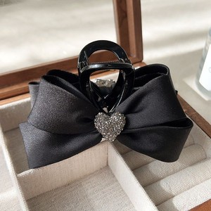 Elegant and stylish double-sided heart-shaped hair <b>clip</b>, black camellia shark claw <b>clip</b>, medium size, high-end updo <b>clip</b>. - Product Image 3