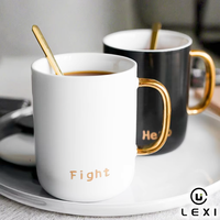 Duo de tasses en céramique avec mots inspirants, noir, blanc, or mat, poignée en D, thème 'Fight Hello Affirmation', pour café et thé, coffret cadeau, personnalisable, vente en gros