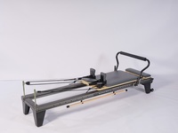 Reformer de Pilates de Aluminio con Riel Completo y Resistencia Ajustable, Equipo de Estudio de Pilates con Estructura Duradera y Sistema de Deslizamiento Suave