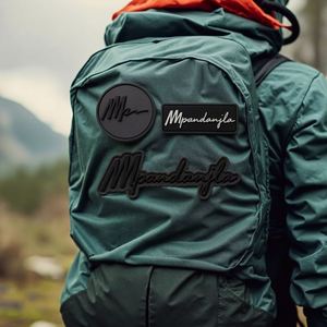 Patchs en caoutchouc PVC personnalisés avec logo 3D, transfert en silicone gaufré à chaud, étiquettes Velcro avec support adhésif thermocollant - Product Image 1