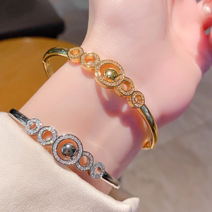 Pulsera geométrica de aleación de zinc con microincrustaciones de oro y plata, regalo de joyería para mujer - Product Image 1