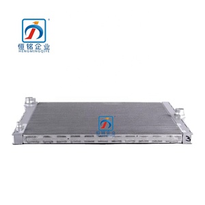 Radiador E70 para BMW X5 E70 3.0Si 4.8i, Enfriador <span class=keywords><strong>de</strong></span> Agua <span class=keywords><strong>de</strong></span> Aluminio <span class=keywords><strong>de</strong></span> Seis Orificios, Nuevo, Venta al Por Mayor, Reparación 17117585036 - Product Image 3