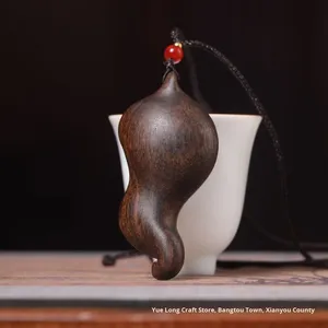 Mặt dây chuyền Guanyin bằng gỗ trầm tự nhiên: Bùa hộ mệnh Phật được chạm khắc bằng lá sen Thủ công mỹ nghệ Phật giáo Trang trí văn hóa trang nhã - Product Image 4