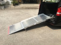 Rampe manuelle pliable en aluminium pour fauteuil roulant, rampes pliables pour personnes handicapées, rampe d'accès accessible, antidérapante, certifiée CE
