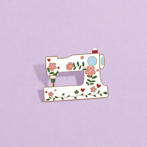 Pin de solapa de metal esmaltado personalizado con diseño floral de máquina de coser, insignia creativa para sastre/a, regalo de joyería para <span class=keywords><strong>costurera</strong></span>/a - Product Image 5