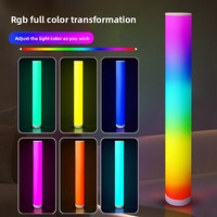 Lámpara de Pie Alta con Cambio de Color Regulable, 16 Millones de Colores, Control Remoto por Voz para Hogar y Oficina