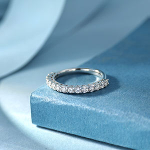 Bague de fiançailles classique en or blanc 18 carats avec diamants naturels demi-éternité, placage rhodium de haute qualité, pour femme, usage quotidien et soirées - Product Image 4