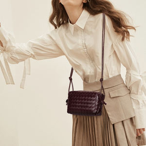 <span class=keywords><strong>Borsa</strong></span> intrecciata fatta a mano nuova <span class=keywords><strong>borsa</strong></span> quadrata a spalla semplice <span class=keywords><strong>borsa</strong></span> a gettoni in tinta unita per il tempo libero alla moda cento con <span class=keywords><strong>borsa</strong></span> a <span class=keywords><strong>tracolla</strong></span> - Product Image 2