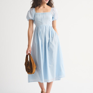 เดรสผู้หญิงสไตล์ฝรั่งเศสวินเทจ คอเหลี่ยม แขนพอง ความยาวปานกลาง เอวสูง แต่งสม็อคด้านหลัง ทรงเอไลน์ ผ้าฝ้ายลำลอง เหมาะสำหรับวันหยุดพักผ่อนและชายหาด - Product Image 1