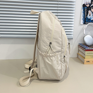Zaino Casual Unisex Leggero in Nylon, Capacità 20L, Design Ergonomico, Colore Unico, Impermeabile in Poliestere con Chiusura a Cerniera - Product Image 3