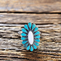 Bague Vintage Western Turquoise Emily's Manchette Concho Réglable avec Squash Blossom Style Bohème pour Mariage ou Cadeau