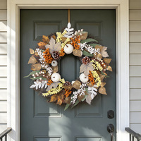 Guirlande artificielle d'automne pour Thanksgiving avec citrouille blanche, pomme de pin, feuille d'érable et baies pour la porte d'entrée, la décoration murale de la ferme et la maison