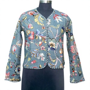 Veste décontractée pour femme automne/hiver, respirante, matelassée, col en V, patchwork, imprimé floral, en coton tricoté, faite à la main, style blazer - Product Image 1