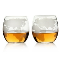 Décanteur globe à whisky fait main 850 ml, carte du monde, avec base en bois et 2 verres – Meilleure vente
