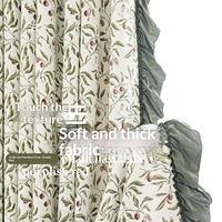 Rideau occultant en polyester tissé de la collection Heritage avec motif floral pour fenêtre du sol au plafond dans le salon