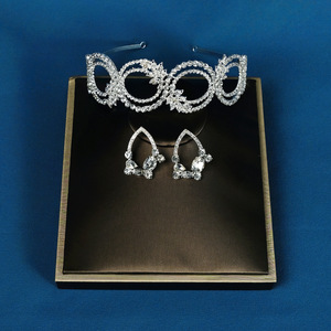 Parure de Mariée <span class=keywords><strong>2</strong></span> Pièces : Couronne et Boucles d'Oreilles en Alliage Plaqué Argent avec Strass pour Fiançailles et Soirées Habillées - Product Image 3
