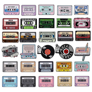 Pins Esmaltados de Casete de Música de <span class=keywords><strong>los</strong></span> 80s <span class=keywords><strong>y</strong></span> 90s, Broche Personalizado Retro Nostálgico de Radio <span class=keywords><strong>y</strong></span> CD, Insignia de Solapa, Joyería Clásica, Regalo para Amigos - Product Image 1