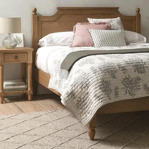Lit double en bois massif blanc vieilli de style vintage français avec tête de lit décorée d'un motif d'oiseau, lit de chambre principale de style rustique - Product Image 2