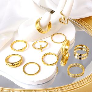 Anillos de Acero Inoxidable Chapados en Oro de 18K al por Mayor, Anillos de Pareja Ajustables, Elegantes y Resistentes, Joyería para Uso Diario - Product Image 3