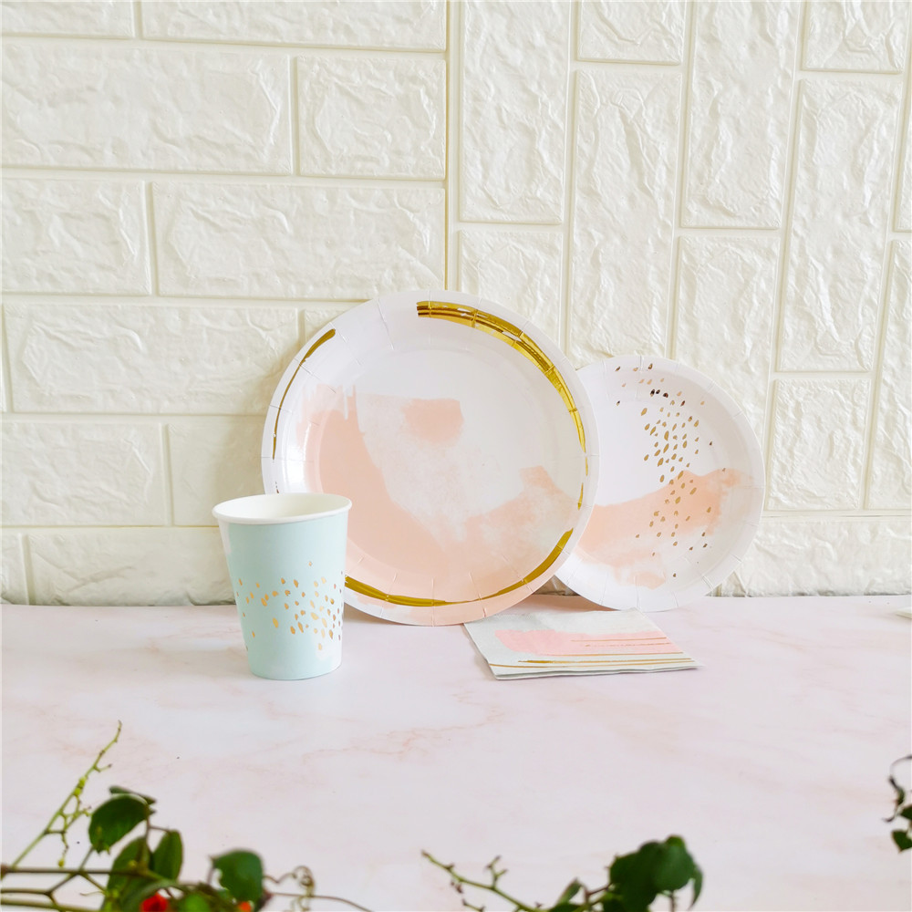 Juego de cuatro piezas de pintura con tinta verde menta