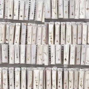 Collier en Acier Inoxydable pour Femme Vente en Gros Bijoux Tendance Pendentif Lettre et Animal en Zircon Mixte à Bas Prix - Product Image 2