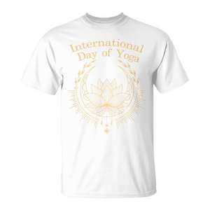 Camiseta del Día Internacional del Yoga con diseño de loto dorado blanco promocional - Product Image 1