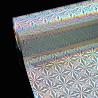 Rouleau de film holographique verticale argentée sans couture pour estampage à chaud, film holographique irisé pour cartes de jeu