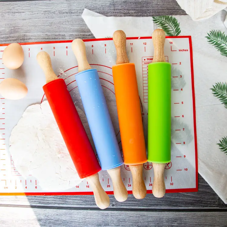 Gloway Kitchen Tools 7 inches Colorful Food Grade Silicone Mini Rolling Pin With Beach Wood Handle For Baking