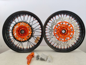 Juego de Ruedas <span class=keywords><strong>Supermotard</strong></span>/Supermoto para <span class=keywords><strong>KTM</strong></span> SXF <span class=keywords><strong>450</strong></span> 2025, 3.5x17 y 5.0x17 Pulgadas, Color Clásico Personalizado - Product Image 1