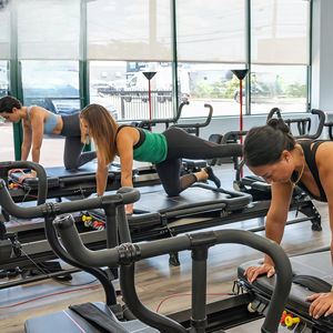 Venta al por mayor Pilates Reformers precio de fábrica Reformer Pilates Machine Oem personalizado Home Studio EVO Xformer Megaformer Pilates - Product Image 1