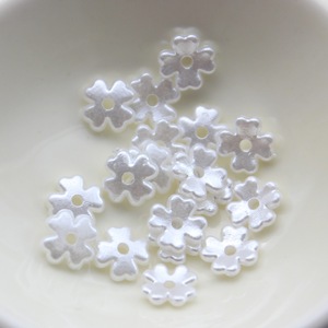 Pétales de trèfle à quatre feuilles miniatures 6 mm en résine plastique, accessoires de bijoux DIY pour boucles d'oreilles, bracelets, fournitures d'artisanat - Product Image 3