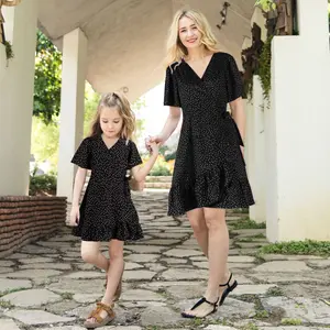 Mode famille vêtements pli côté reliures lâche princesse robe assortie robe pour mère et fille