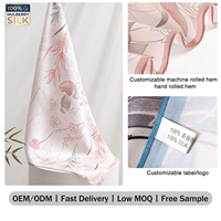 Écharpe florale en soie de mûrier 100% avec motif dessiné au trait, faible MOQ, OEM ODM, échantillon 7 jours, base rose pâle, étiquette personnalisée, accessoire de cou élégant pour femme