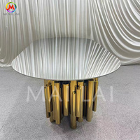 Table de banquet de luxe en acier inoxydable avec plateau en verre miroir, base cylindrique décalée en grappe, table à manger ovale pour événements hôteliers