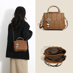 Top Grade PU Leather Soft Surface Solid Color Grid Texture Fashionable Women Travel Pendant Handbag - Product Image 6